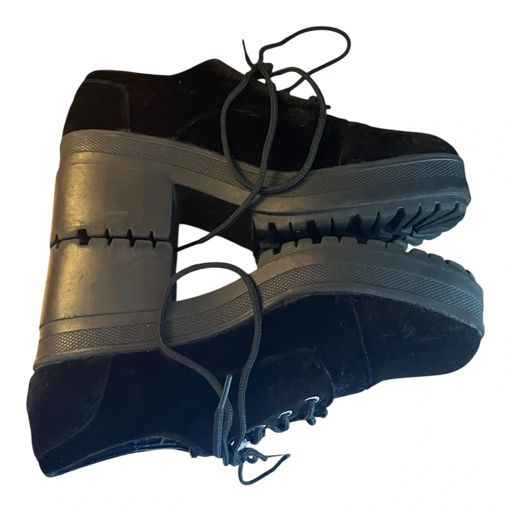 Urban Outfitters Black Velvet Platform Lace-Up Oxfords